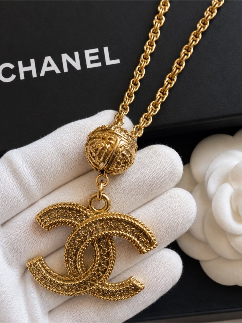 Authentic Vintage Chanel 1985 CC Logo Gold Plated Pendant Necklace 30” Rare ⭐